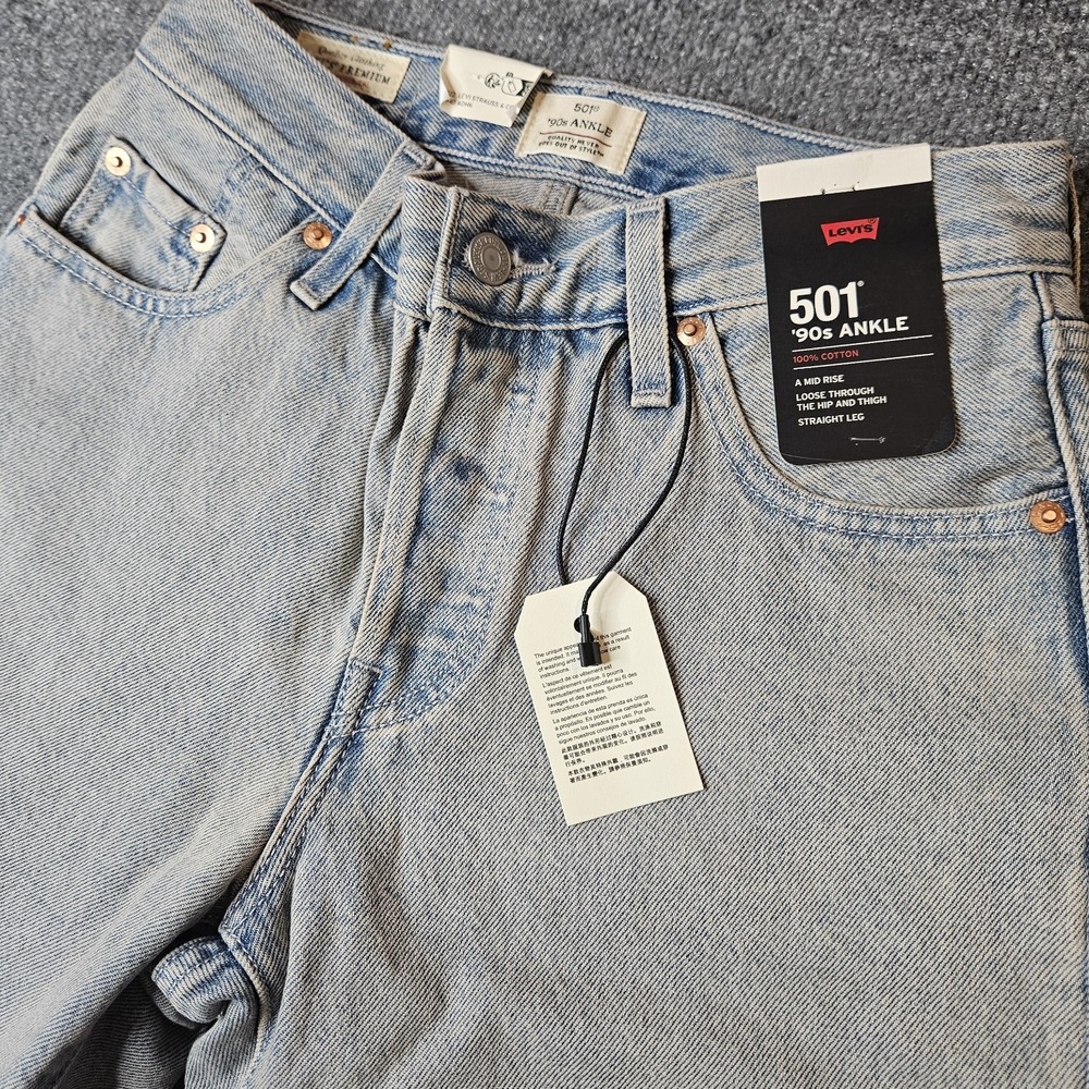 NWT Levi's Women's 501 90s Ankle Jeans Size 23 Antique Light Wash Midrise - Picture 1 of 9
